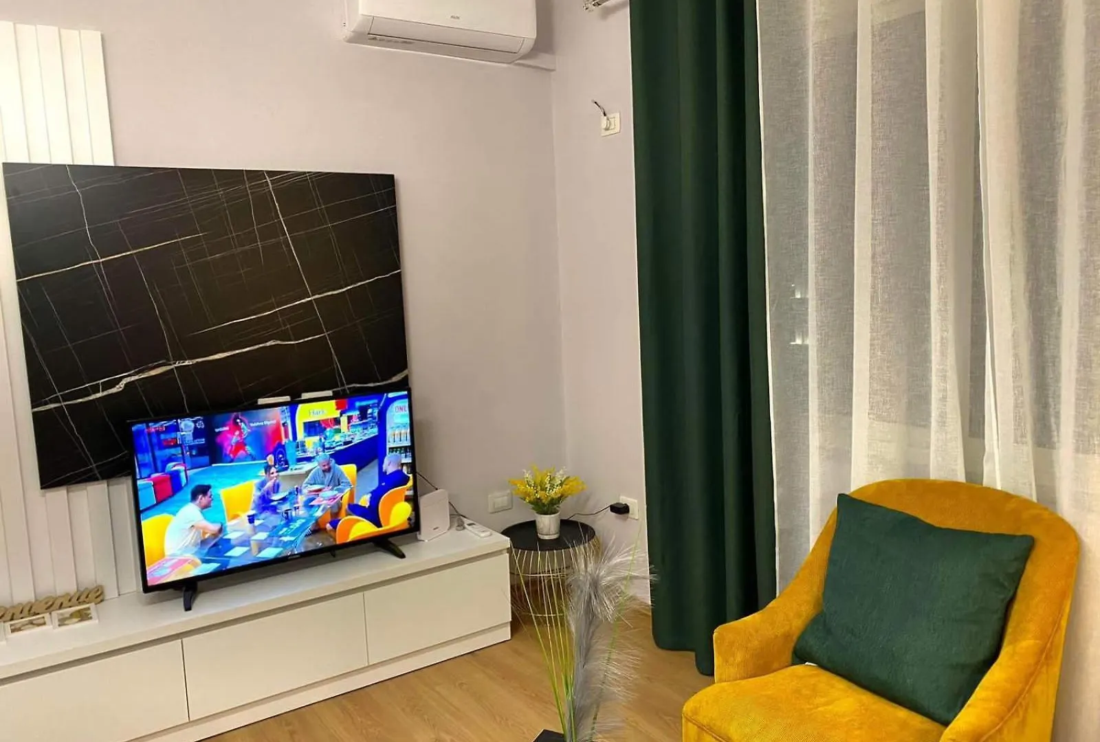 Signature Apartment 11 Tirana 0*,